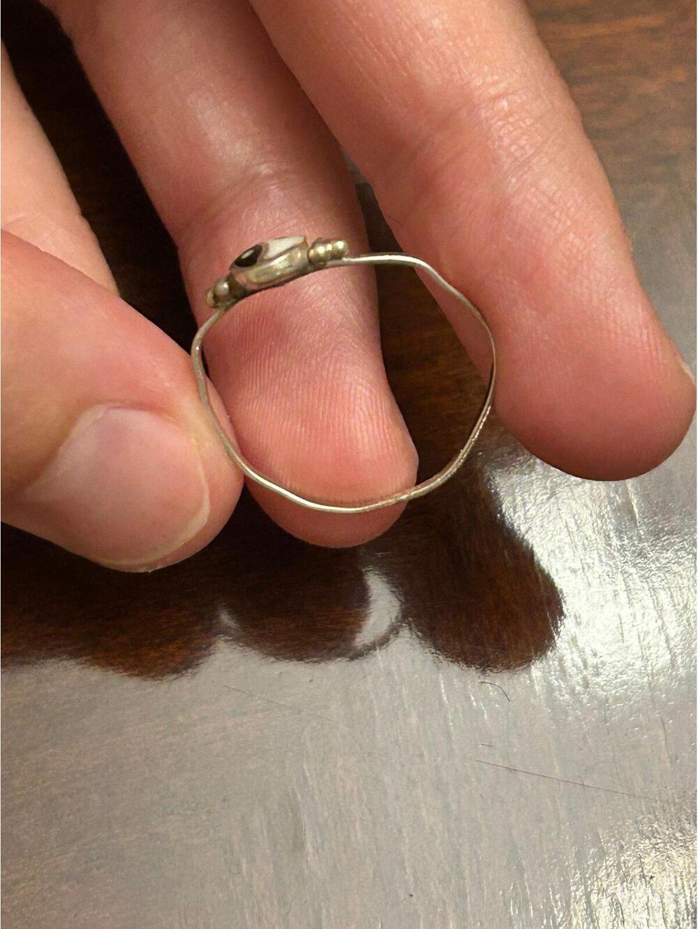 ring band  sterling silver 925     lot a36 scrap damaged not round size 7